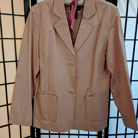 Women's Pink Leather Jacket - Picture 3 of 14